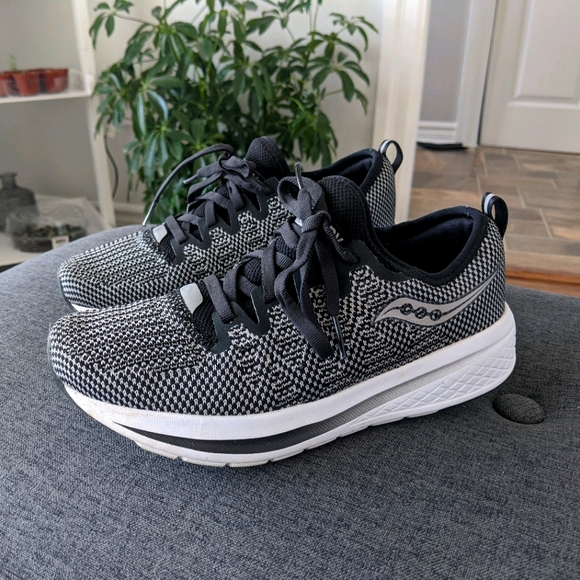 Saucony runners - Picture 1 of 3